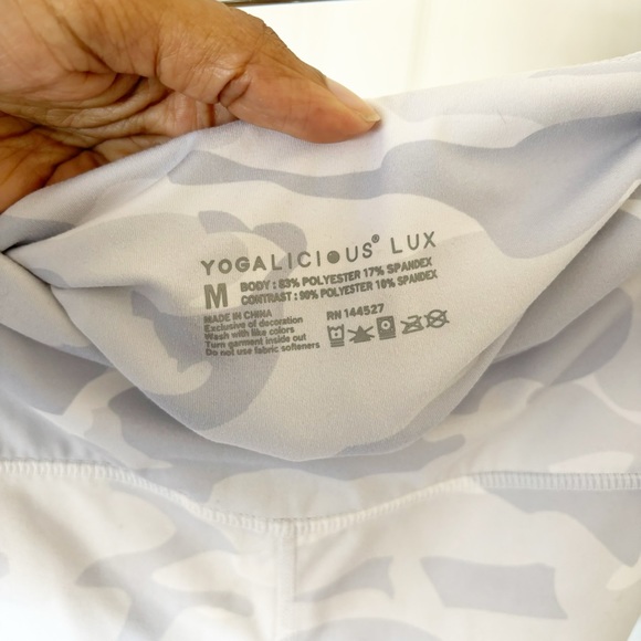 Yogalicious White Camouflage Biker Shorts Size Medium - Picture 3 of 5